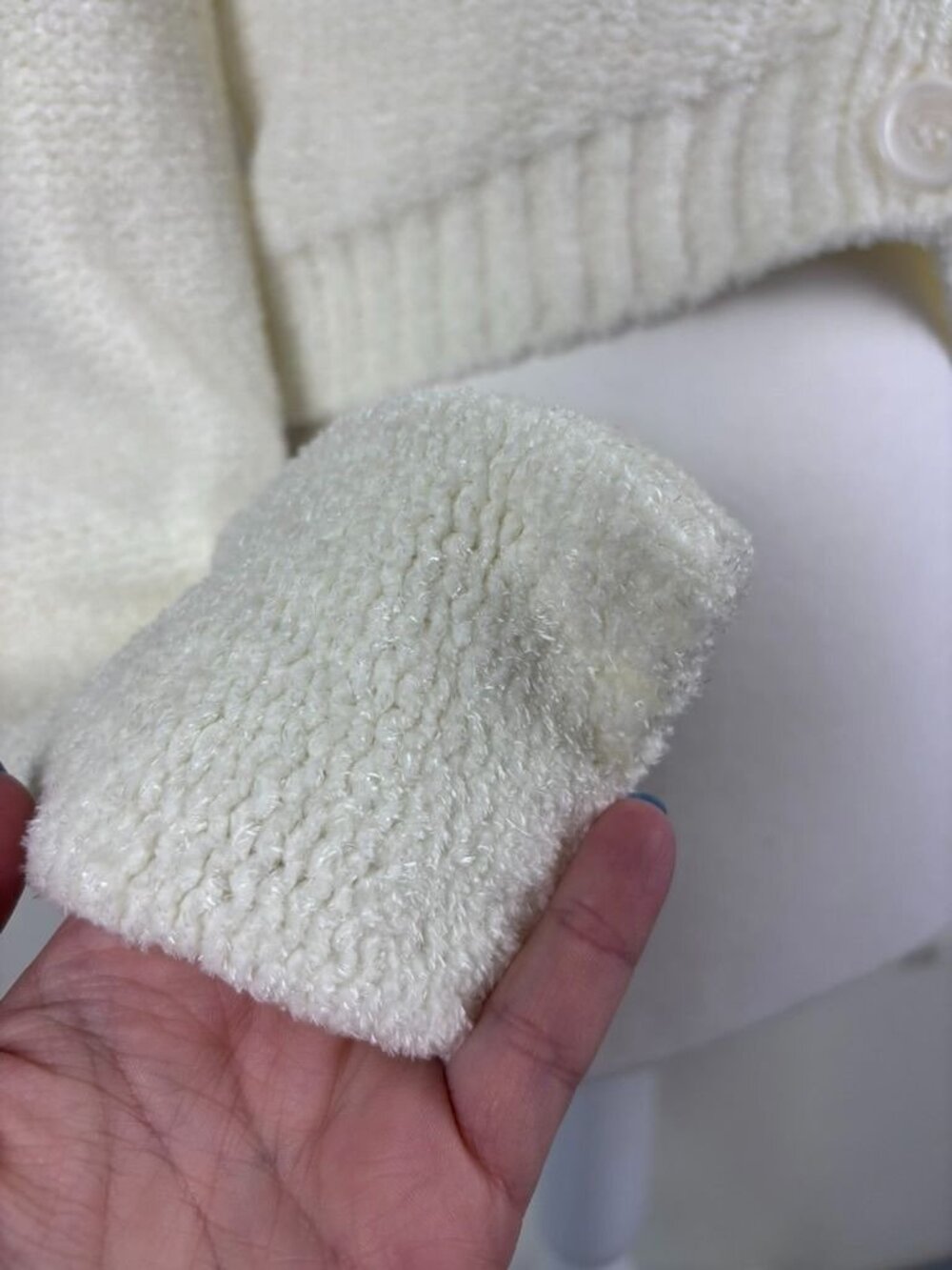 Urban Outfitters women's small ivory Dina chenille cropped cardigan sweater NWT - Picture 3 of 7